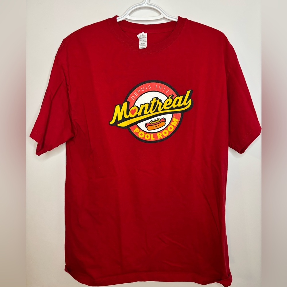 Montreal Pool Room Red Graphic Crewneck T-Shirt Size L